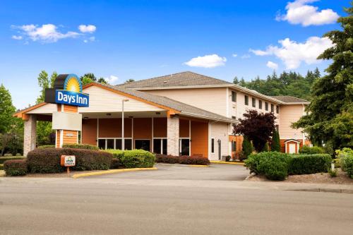 Days Inn by Wyndham Kent 84th Ave allows 18 year olds to book a room in Kent