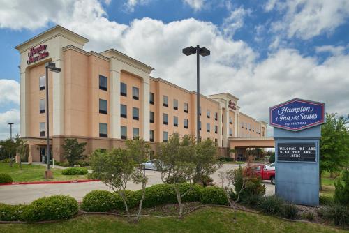 Hampton Inn & Suites Waco-South allows 18 year olds to book a room in Waco