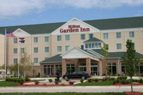 Hilton Garden Inn Columbia allows 18 year olds to book a room in Columbia