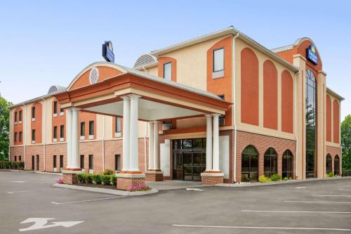 Days Inn & Suites by Wyndham Murfreesboro allows 18 year olds to book a room in Murfreesboro