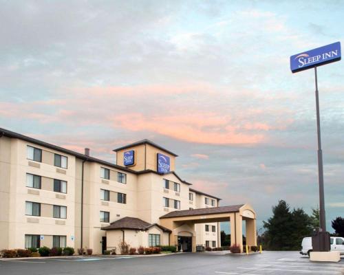 Sleep Inn Murfreesboro allows 18 year olds to book a room in Murfreesboro