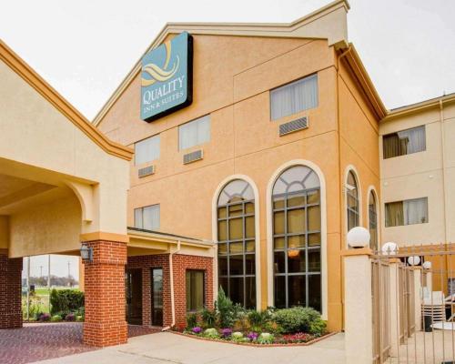 Quality Inn & Suites allows 18 year olds to book a room in Waco