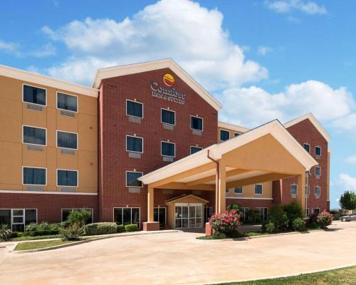 Comfort Inn & Suites Regional Medical Center allows 18 year olds to book a room in Abilene