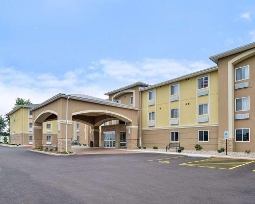 Comfort Inn & Suites Springfield I-55 allows 18 year olds to book a room in Springfield