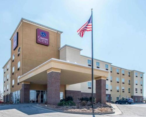 Comfort Suites - Columbia allows 18 year olds to book a room in Columbia