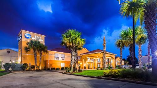 Best Western Lafayette Inn allows 18 year olds to book a room in Lafayette