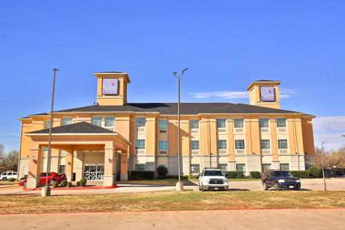 Sleep Inn & Suites University allows 18 year olds to book a room in Abilene