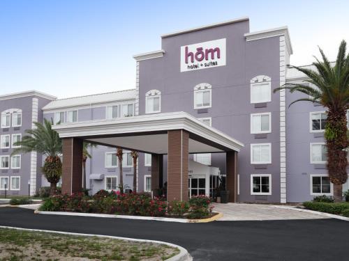 HoM, A Trademark Collection Hotel allows 18 year olds to book a room in Gainesville