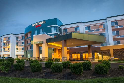 Courtyard by Marriott Evansville East allows 18 year olds to book a room in Evansville 