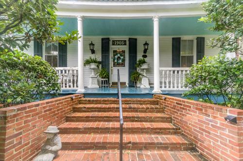 T'Frere's Bed & Breakfast allows 18 year olds to book a room in Lafayette