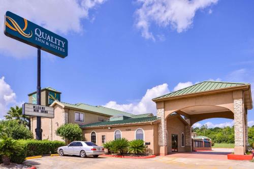 Quality Inn and Suites Beaumont allows 18 year olds to book a room in Beaumont