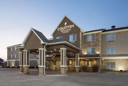 Country Inn & Suites by Radisson, Topeka West, KS allows 18 year olds to book a room in Topeka