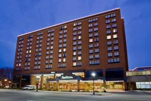 Radisson Hotel Lansing at the Capitol allows 18 year olds to book a room in Lansing