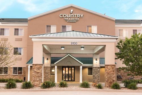 Country Inn & Suites by Radisson, Cedar Rapids Airport, IA allows 18 year olds to book a room in Cedar Rapids