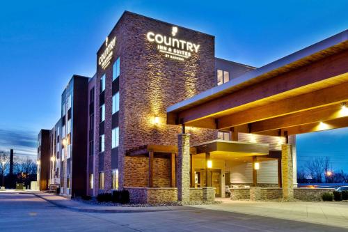 Country Inn & Suites by Radisson, Springfield, IL allows 18 year olds to book a room in Springfield