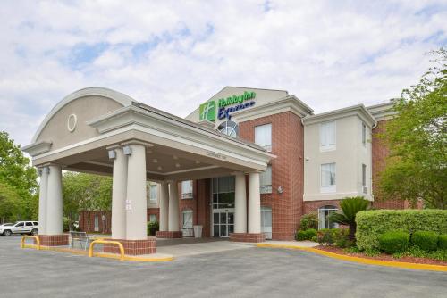 Holiday Inn Express Hotel & Suites Lafayette, an IHG Hotel allows 18 year olds to book a room in Lafayette