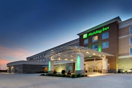 Holiday Inn & Suites Peoria at Grand Prairie, an IHG Hotel allows 18 year olds to book a room in Peoria