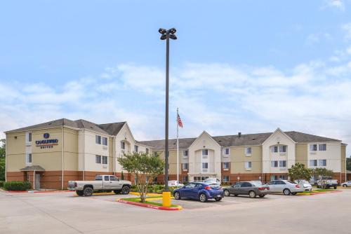 Candlewood Suites Beaumont, an IHG Hotel allows 18 year olds to book a room in Beaumont