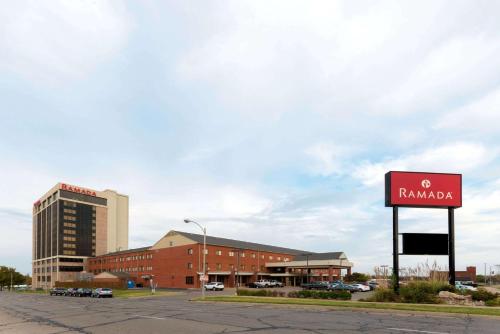 Ramada by Wyndham Topeka Downtown Hotel & Convention Center allows 18 year olds to book a room in Topeka