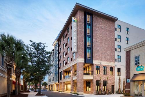 Hyatt Place Mount Pleasant Towne Centre allows 18 year olds to book a room in Charleston