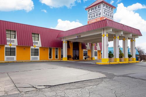 Economy Inn & Suites allows 18 year olds to book a room in Denton