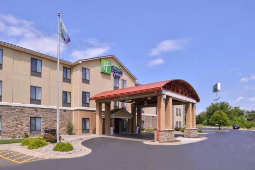 Holiday Inn Express Hotels & Suites Topeka West, an IHG Hotel allows 18 year olds to book a room in Topeka