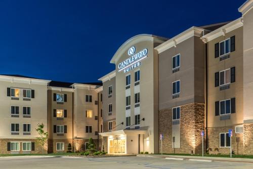 Candlewood Suites Columbia Hwy 63 & I-70, an IHG Hotel allows 18 year olds to book a room in Columbia