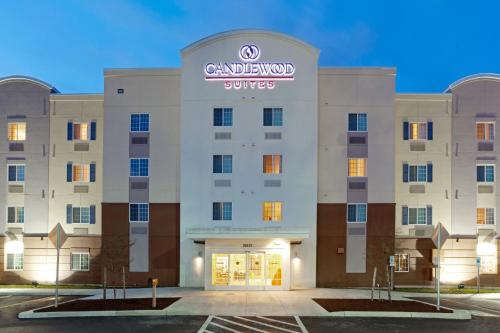 Candlewood Suites Denver North - Thornton, an IHG Hotel allows 18 year olds to book a room in Thornton