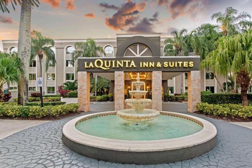 La Quinta by Wyndham Coral Springs South allows 18 year olds to book a room in Coral Springs