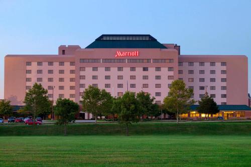 Cedar Rapids Marriott allows 18 year olds to book a room in Cedar Rapids