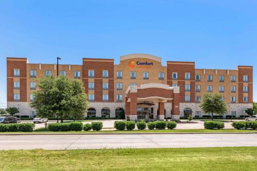 Comfort Suites Frisco allows 18 year olds to book a room in Frisco