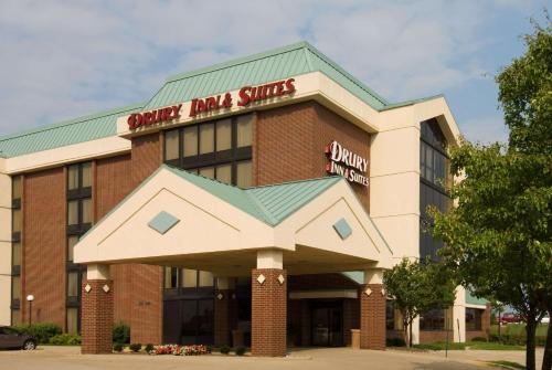 Drury Inn & Suites Springfield allows 18 year olds to book a room in Springfield