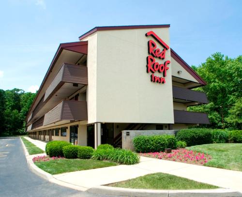 Red Roof Inn Allentown Airport allows 18 year olds to book a room in Allentown