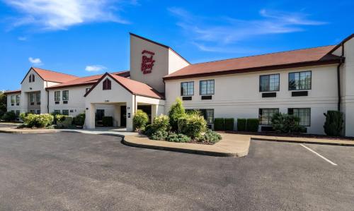 Red Roof Inn Murfreesboro allows 18 year olds to book a room in Murfreesboro