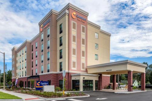 Hampton Inn & Suites Gainesville Downtown allows 18 year olds to book a room in Gainesville