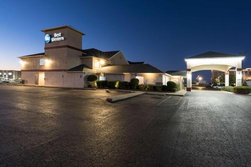 Best Western Abilene Inn and Suites allows 18 year olds to book a room in Abilene