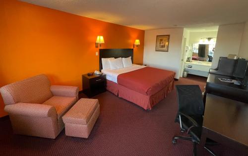 Antilley Inn allows 18 year olds to book a room in Abilene