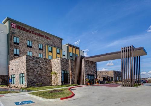 Hilton Garden Inn Topeka allows 18 year olds to book a room in Topeka