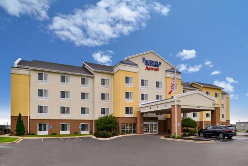 Fairfield Inn & Suites by Marriott Cedar Rapids allows 18 year olds to book a room in Cedar Rapids