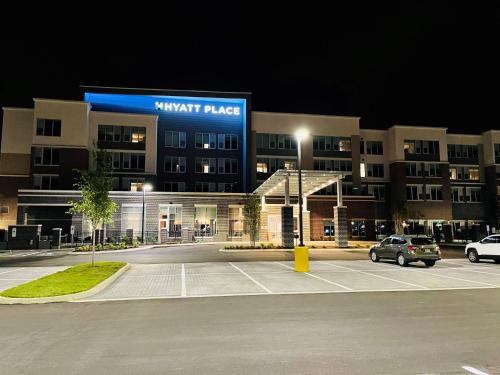 Hyatt Place Murfreesboro allows 18 year olds to book a room in Murfreesboro