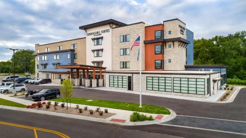 SpringHill Suites by Marriott Topeka Southwest allows 18 year olds to book a room in Topeka