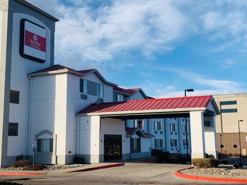 Denver North Hotel allows 18 year olds to book a room in Thornton