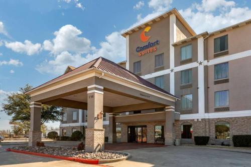 Comfort Suites Waco Near University Area allows 18 year olds to book a room in Waco