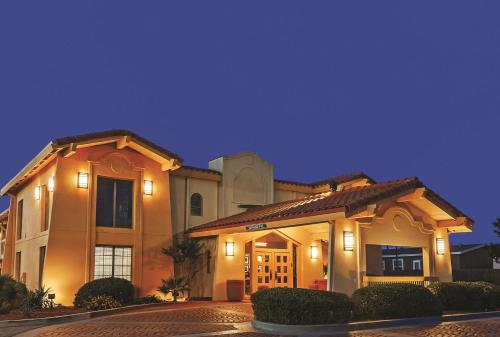 La Quinta Inn by Wyndham Midland allows 18 year olds to book a room in Midland