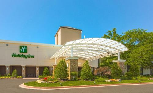 Holiday Inn - Executive Center-Columbia Mall, an IHG Hotel allows 18 year olds to book a room in Columbia