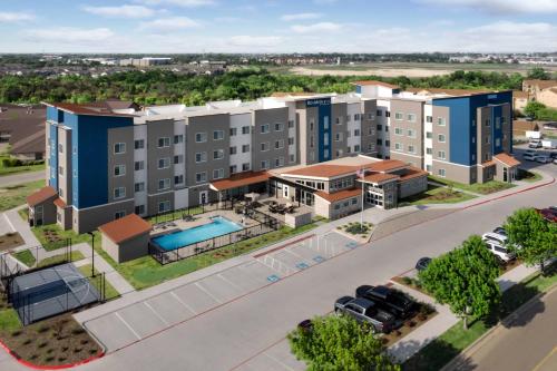 Residence Inn Waco South allows 18 year olds to book a room in Waco