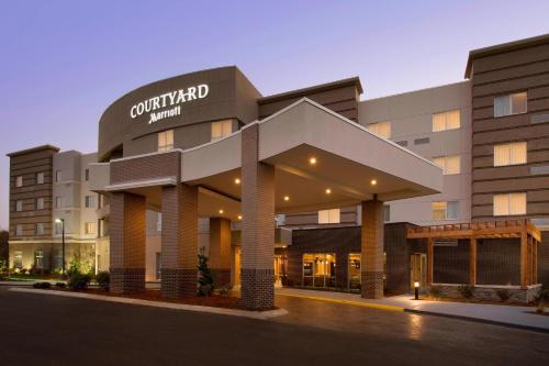 Courtyard by Marriott Nashville SE/Murfreesboro allows 18 year olds to book a room in Murfreesboro