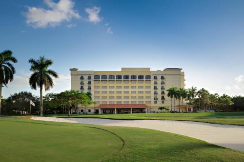 Fort Lauderdale Marriott Coral Springs Hotel & Convention Center allows 18 year olds to book a room in Coral Springs