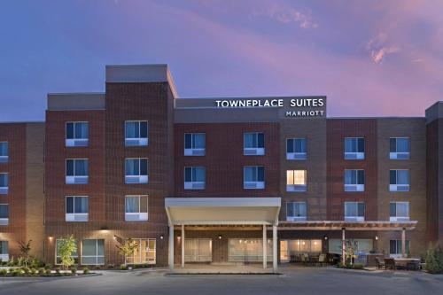 TownePlace Suites by Marriott Columbia allows 18 year olds to book a room in Columbia