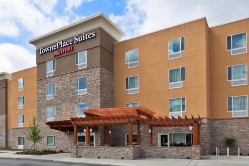 TownePlace Suites by Marriott Gainesville Northwest allows 18 year olds to book a room in Gainesville